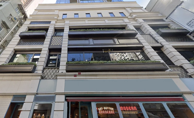 中環餐廳舖位。士丹頓街一幢多層大廈設大型窗戶及陽台，地下設商舖。