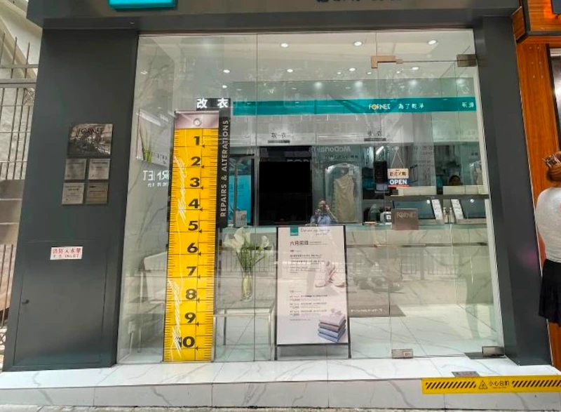 Restaurant space on Caine Road, Mid-Levels. Storefront with a large yellow growth chart numbered 1 to 10 beside the glass door.
