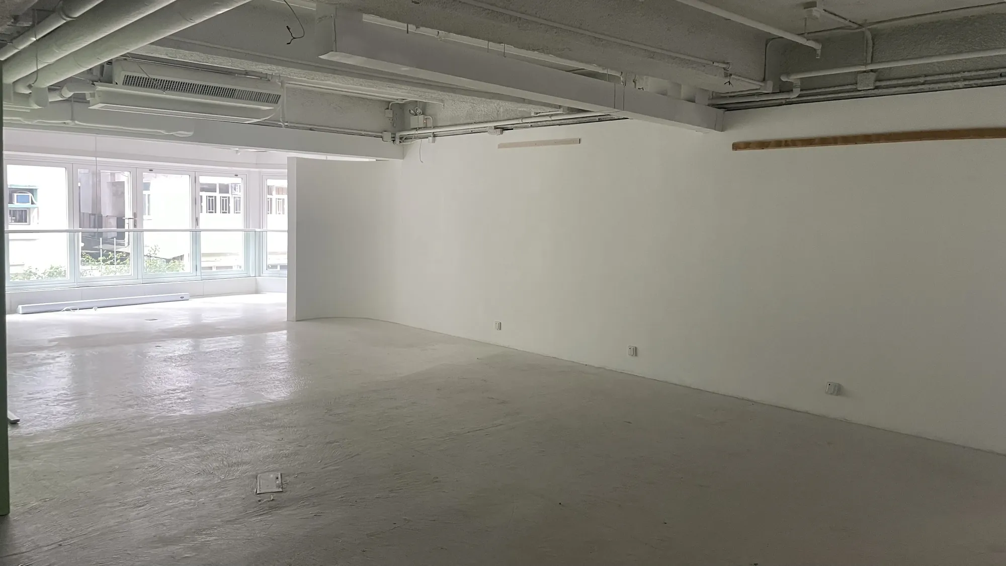Bright Art Gallery on Hollywood Road - Image 4