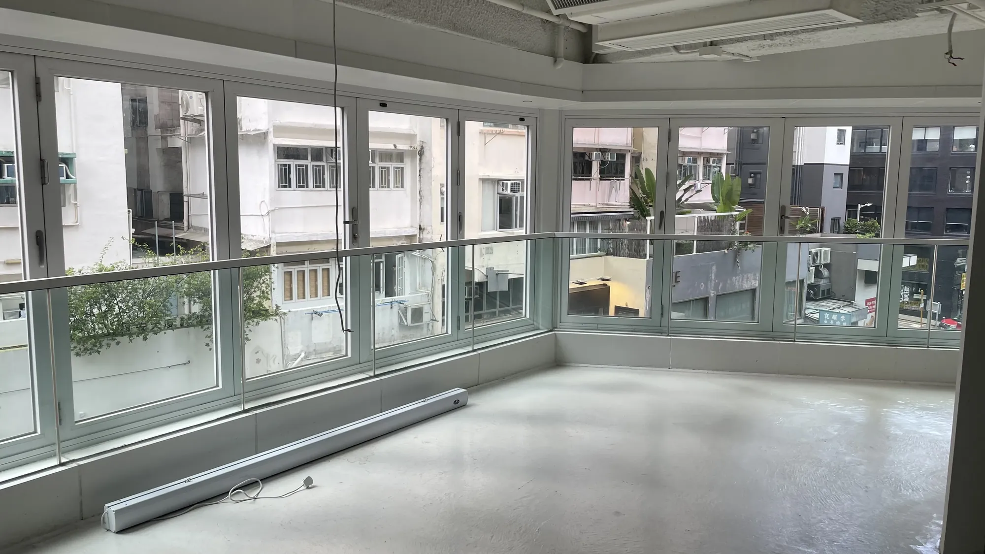Bright Art Gallery on Hollywood Road - Image 8