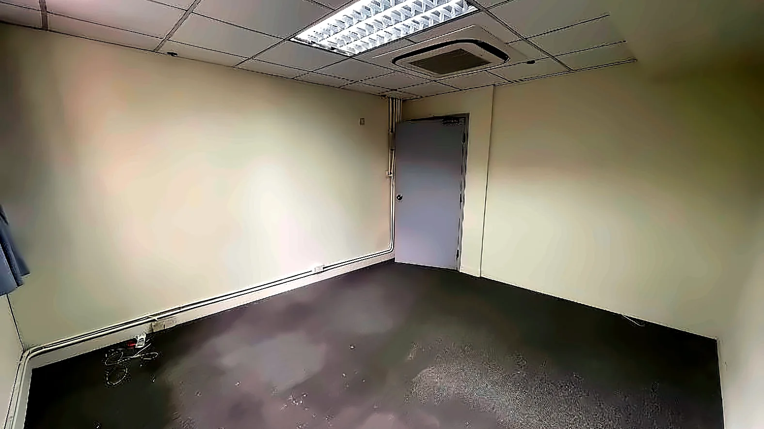 Office at Charmhill Centre, Tsim Sha Tsui – carpeted room with false ceiling