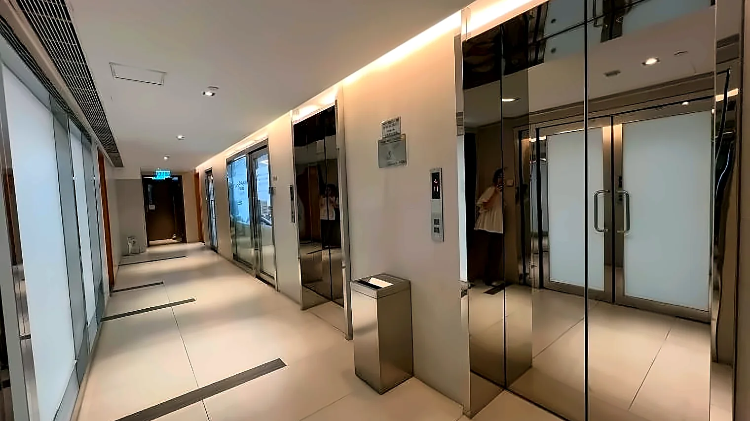 Shop at Plaza 2000, Causeway Bay – lift lobby with three passenger lifts
