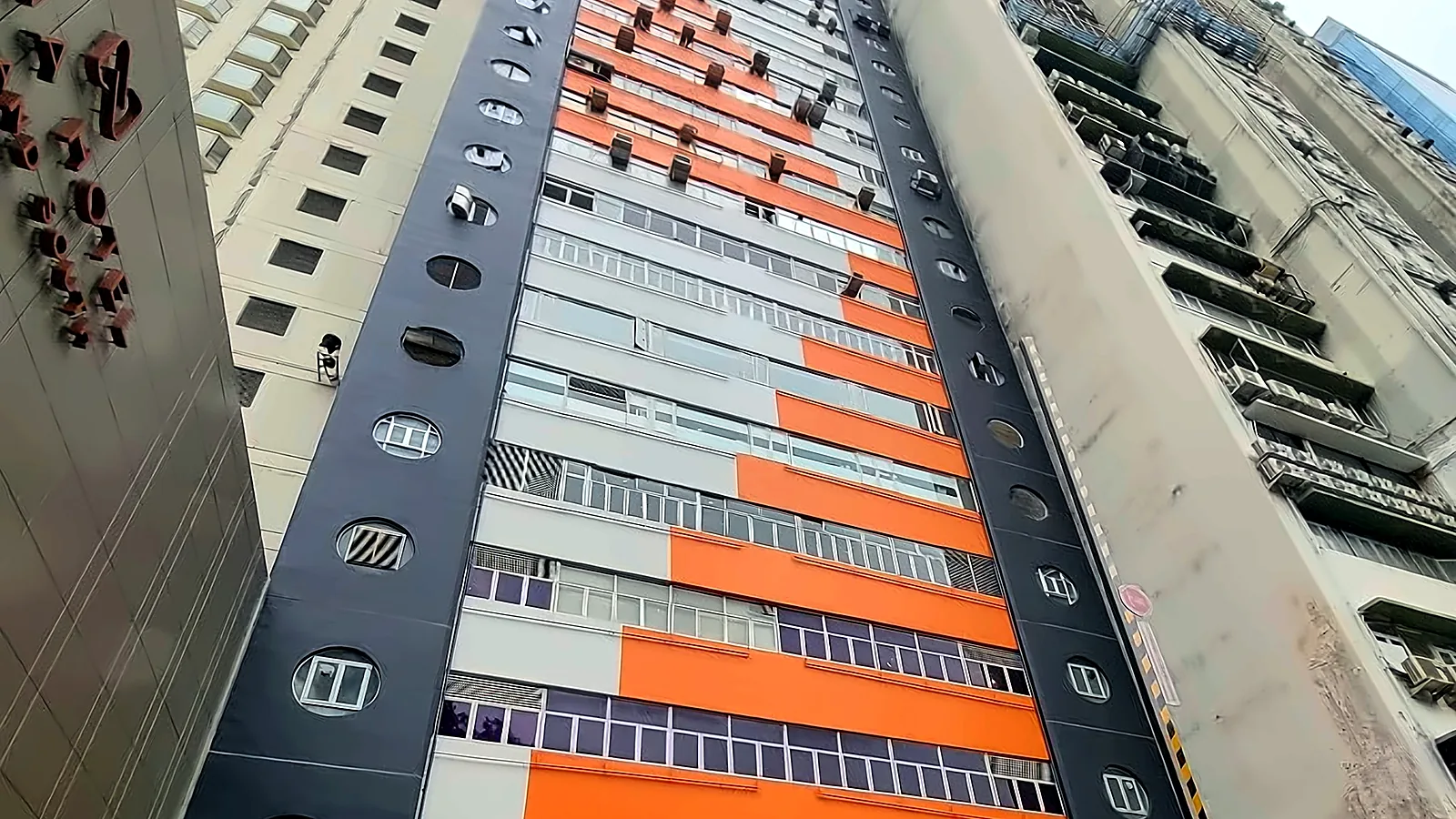 Sungib Industrial Centre exterior on Wong Chuk Hang Road