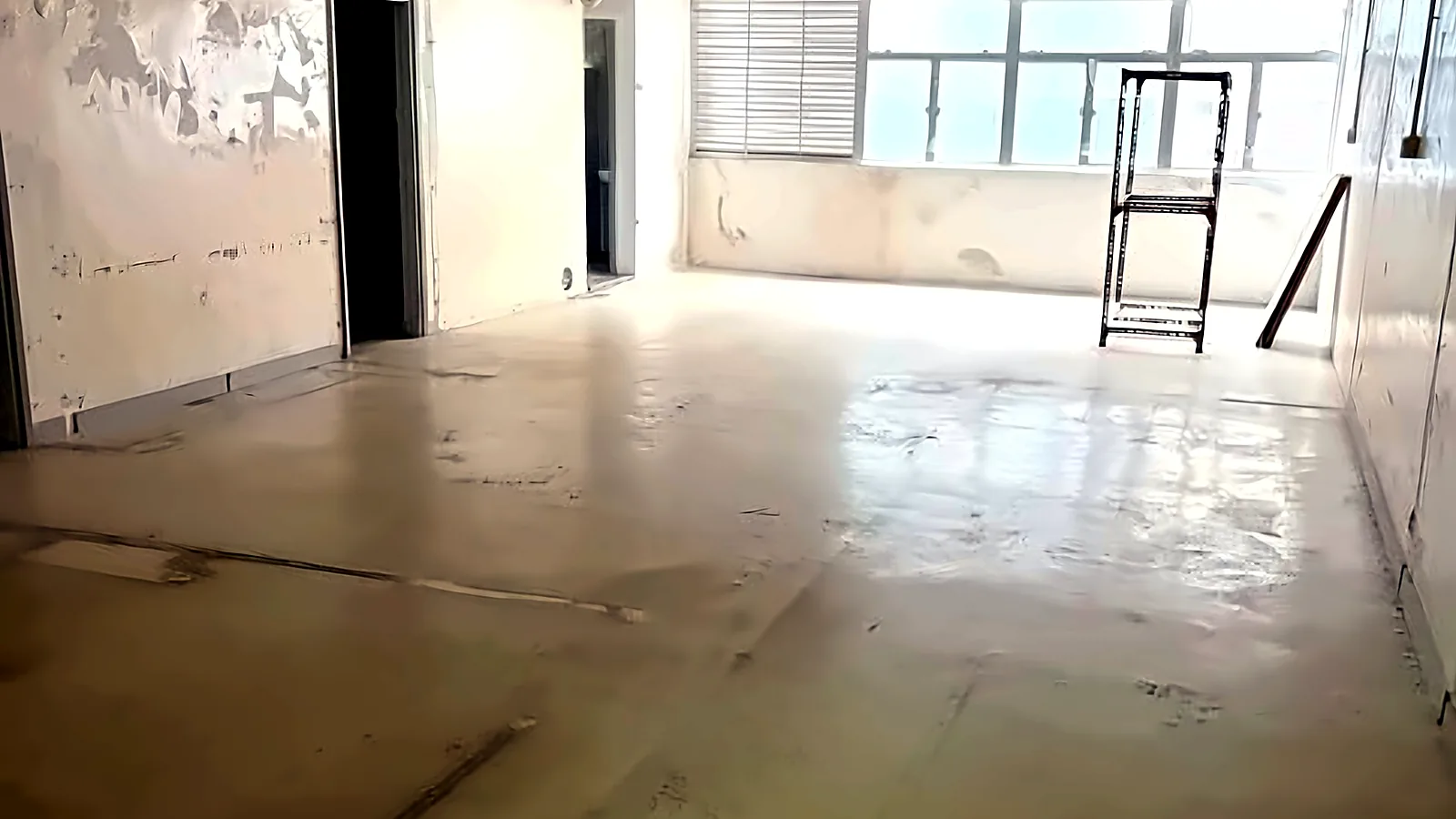 Office at Sungib Industrial Centre, Wong Chuk Hang – open floor toward the windows