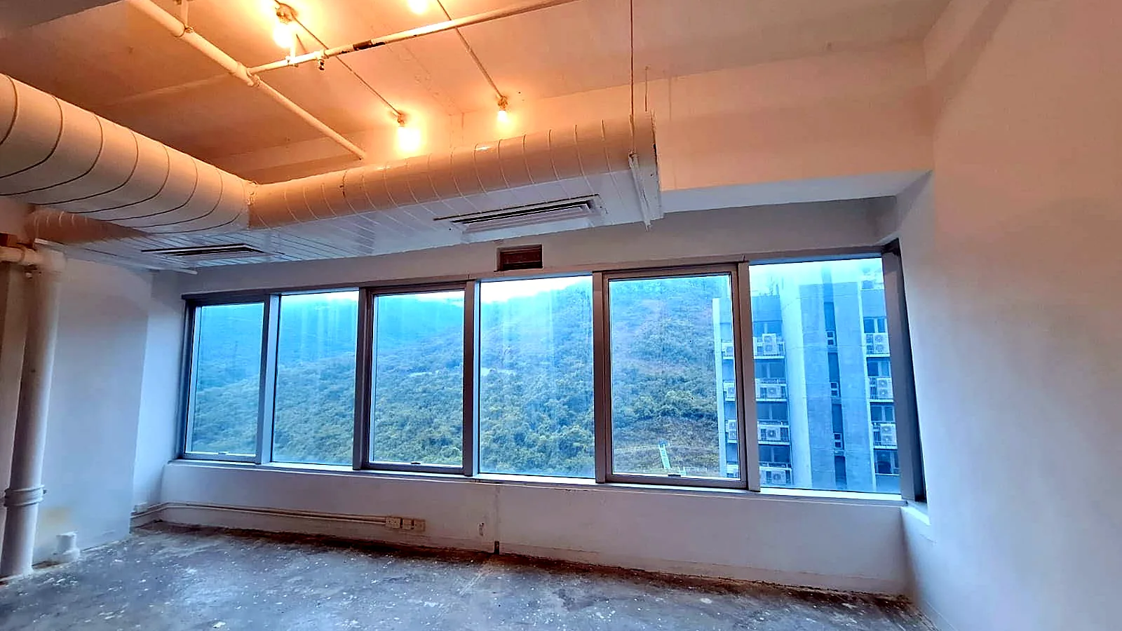 Office at Yan's Tower, Wong Chuk Hang – open floor with hillside view