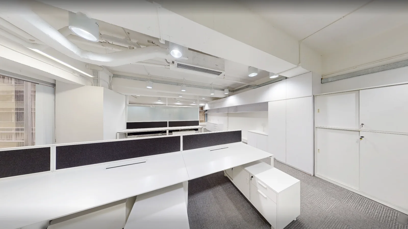 Office at Universal Trade Centre, Central – workstations and built-in storage