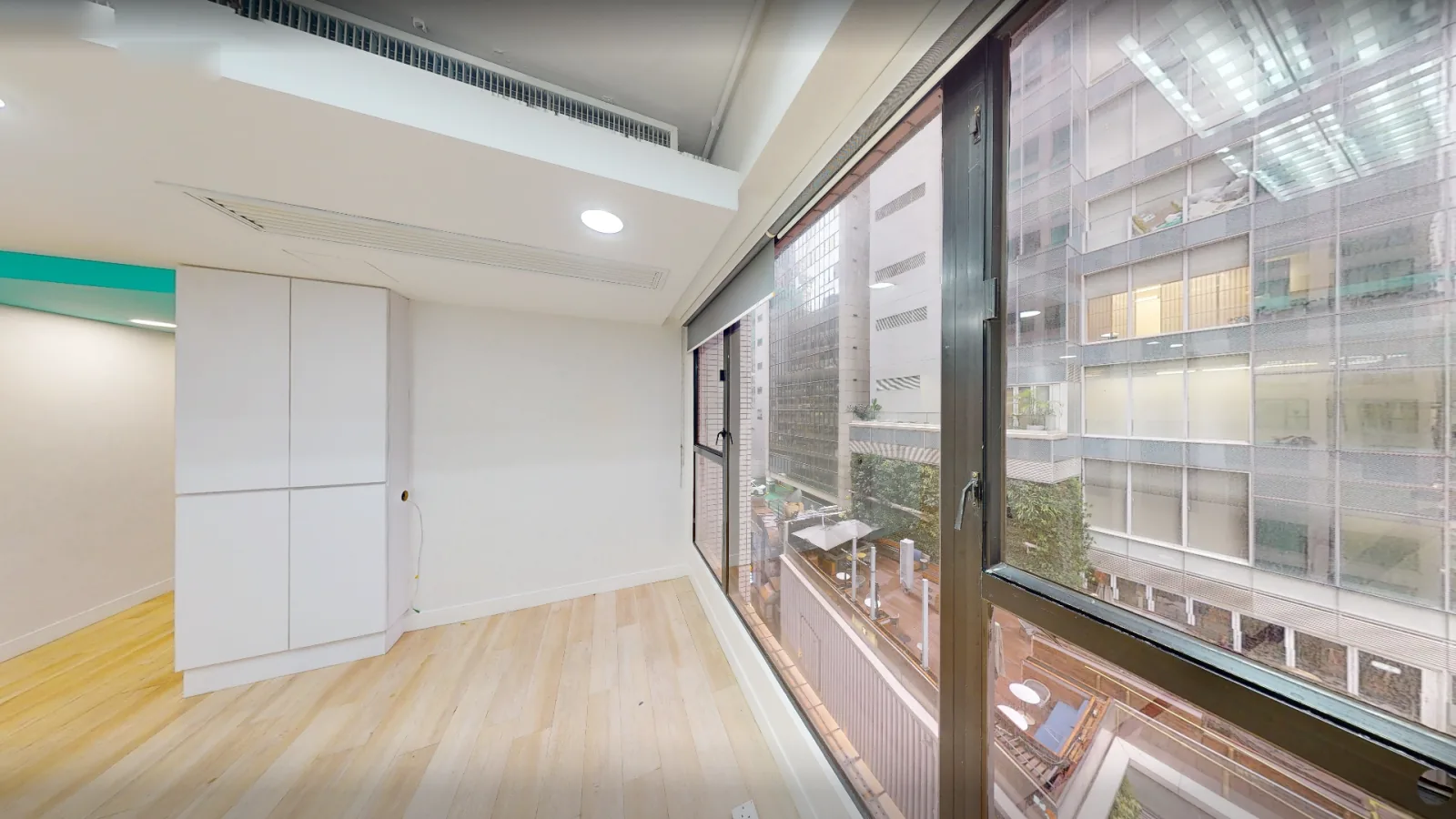 Office at World Trust Tower, Central – corner office with full-height windows