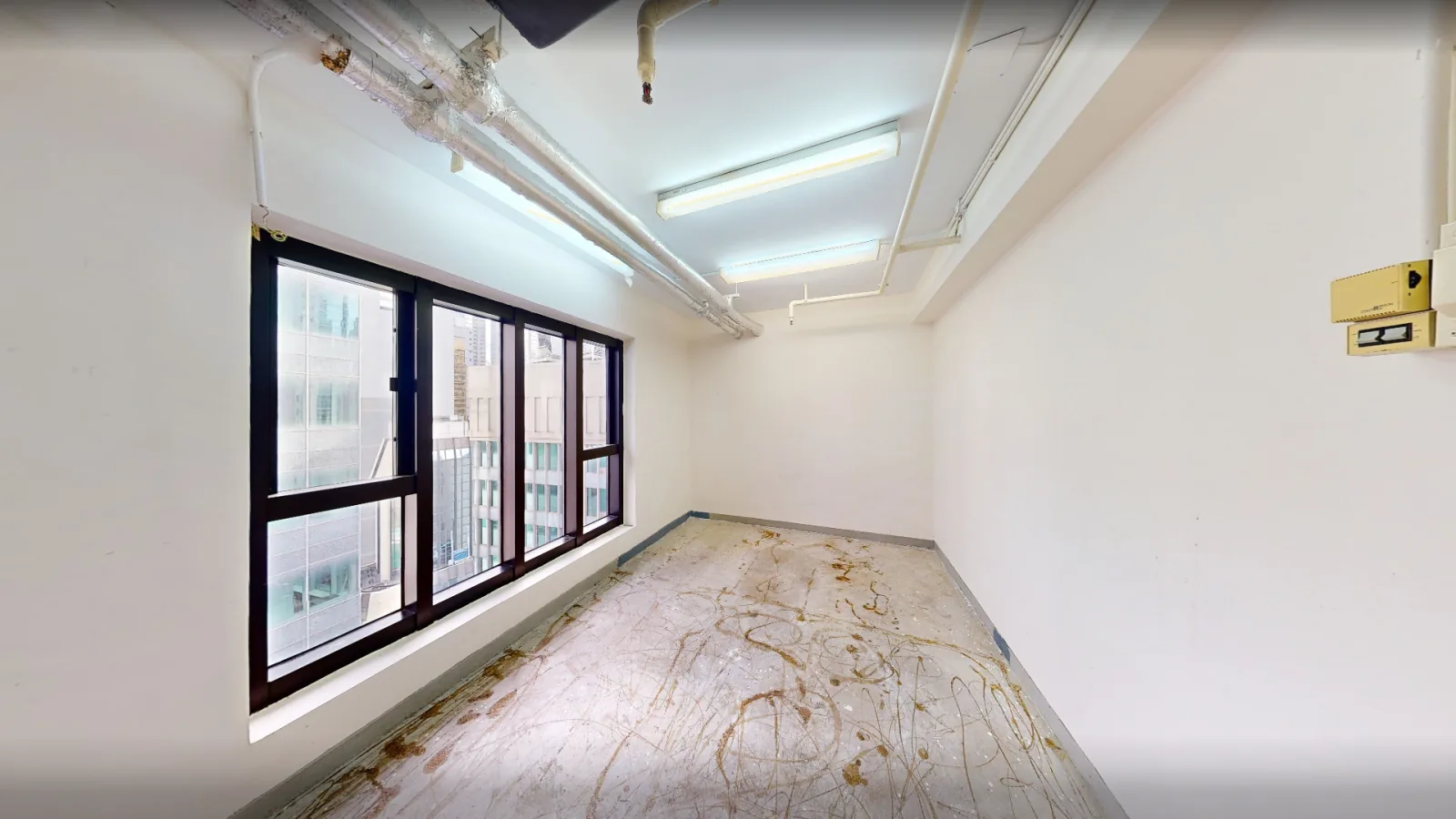 Office at World Trust Tower, Central – open floor with window wall