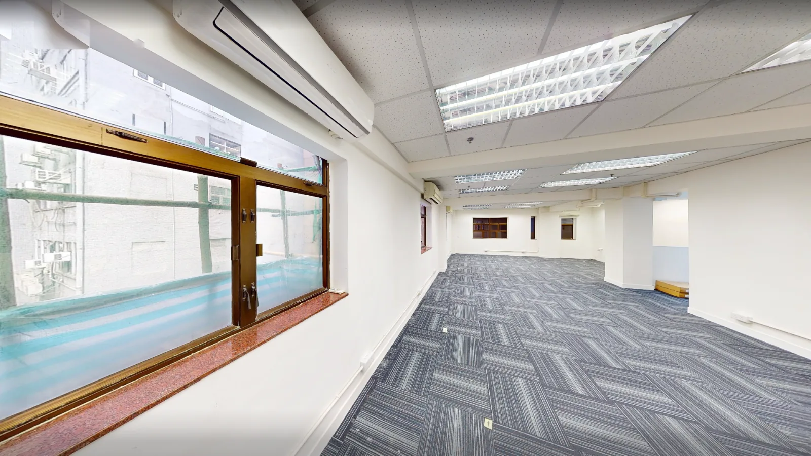 Office at Hong Kong House, Central – window wall along the open floor