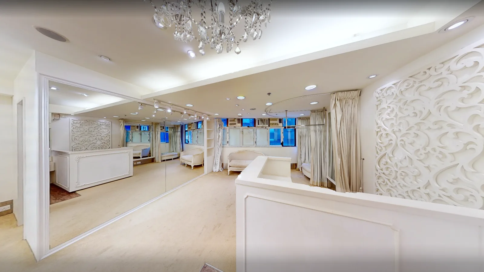 Office at Union Commercial Building, Central – fitted floor with mirrored walls and chandelier