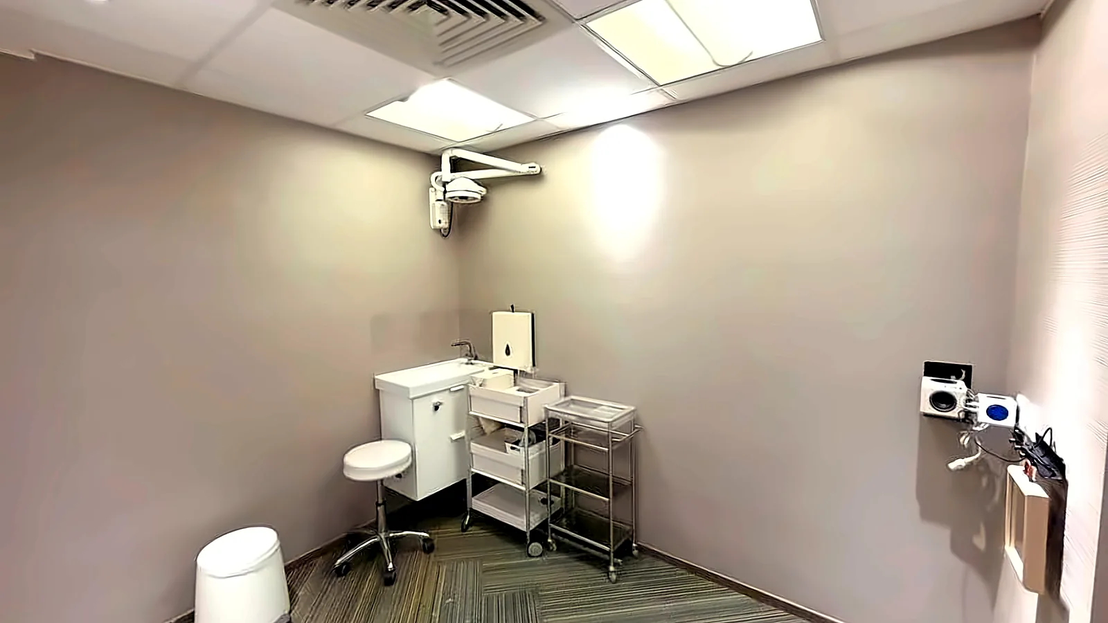 Office at Crawford House, Central – fitted treatment room