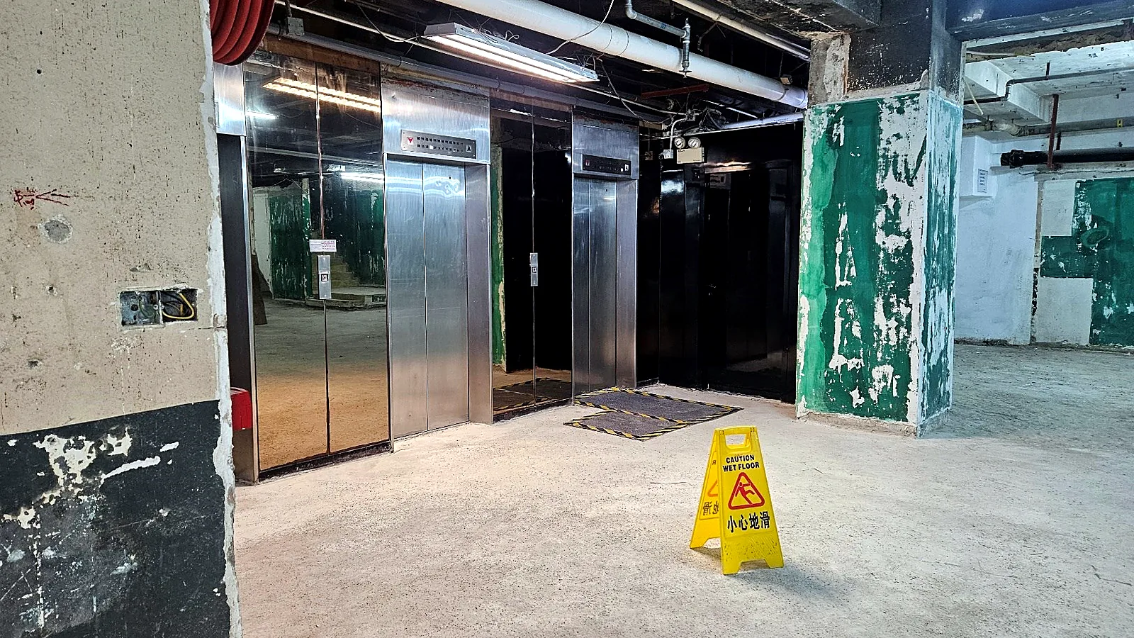 Basement shop for lease at Wilson House, Central - lift lobby