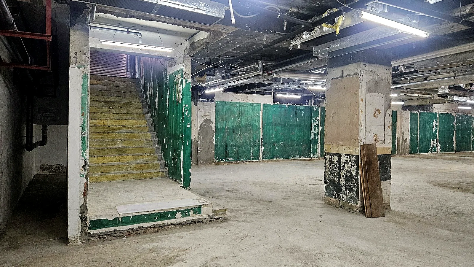 Basement shop for lease at Wilson House, Central - stairs toward LG/F