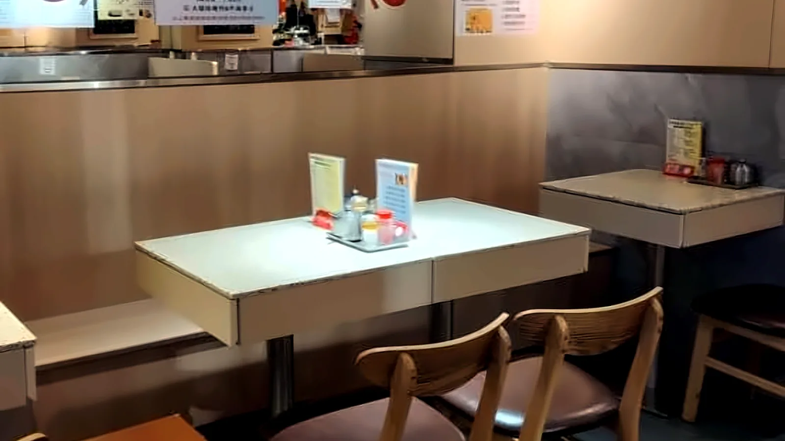 Restaurant on Wu Pak Street, Aberdeen – booth seating