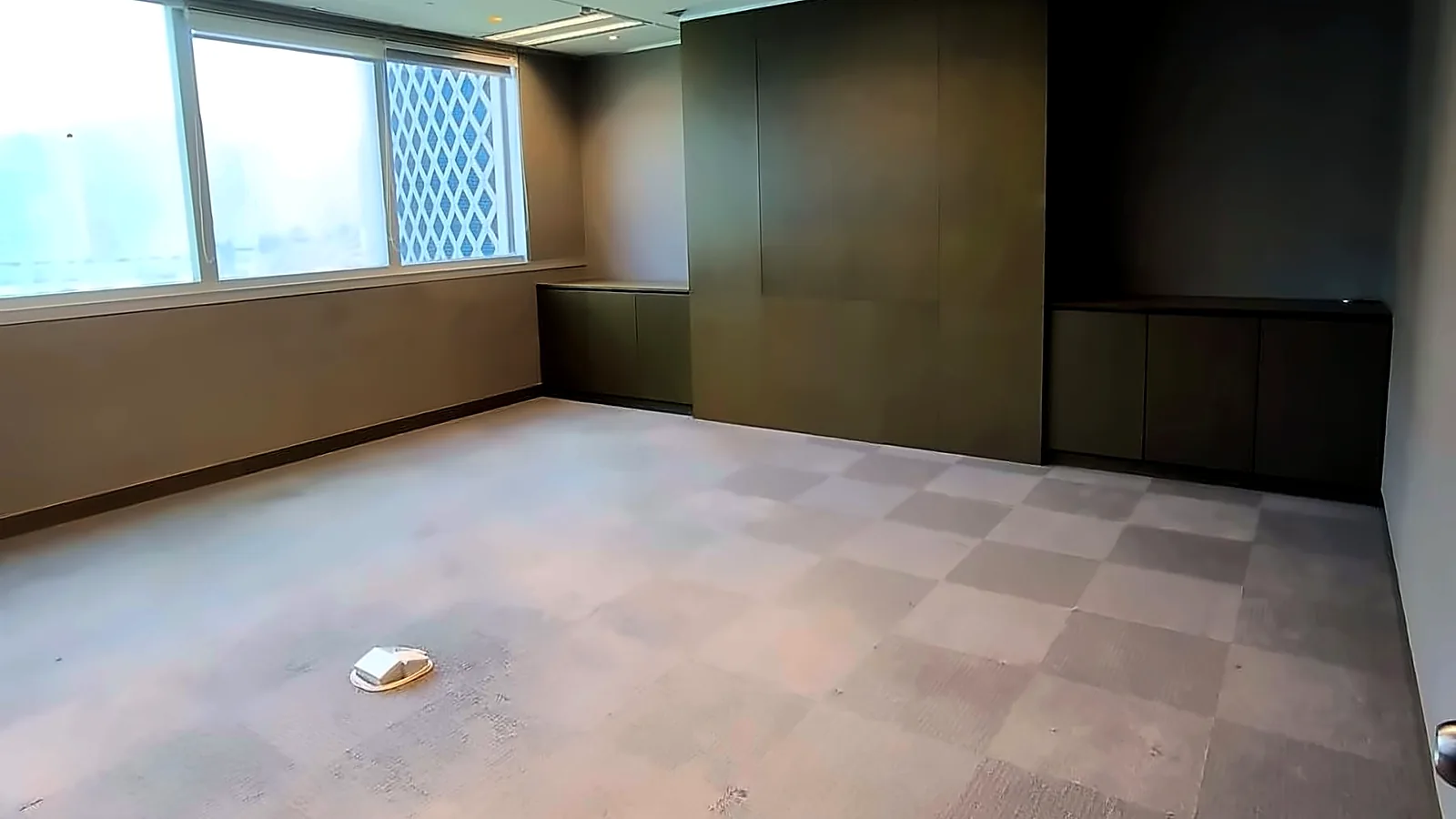 Office at Casey Aberdeen House, Wong Chuk Hang - private room with feature wall