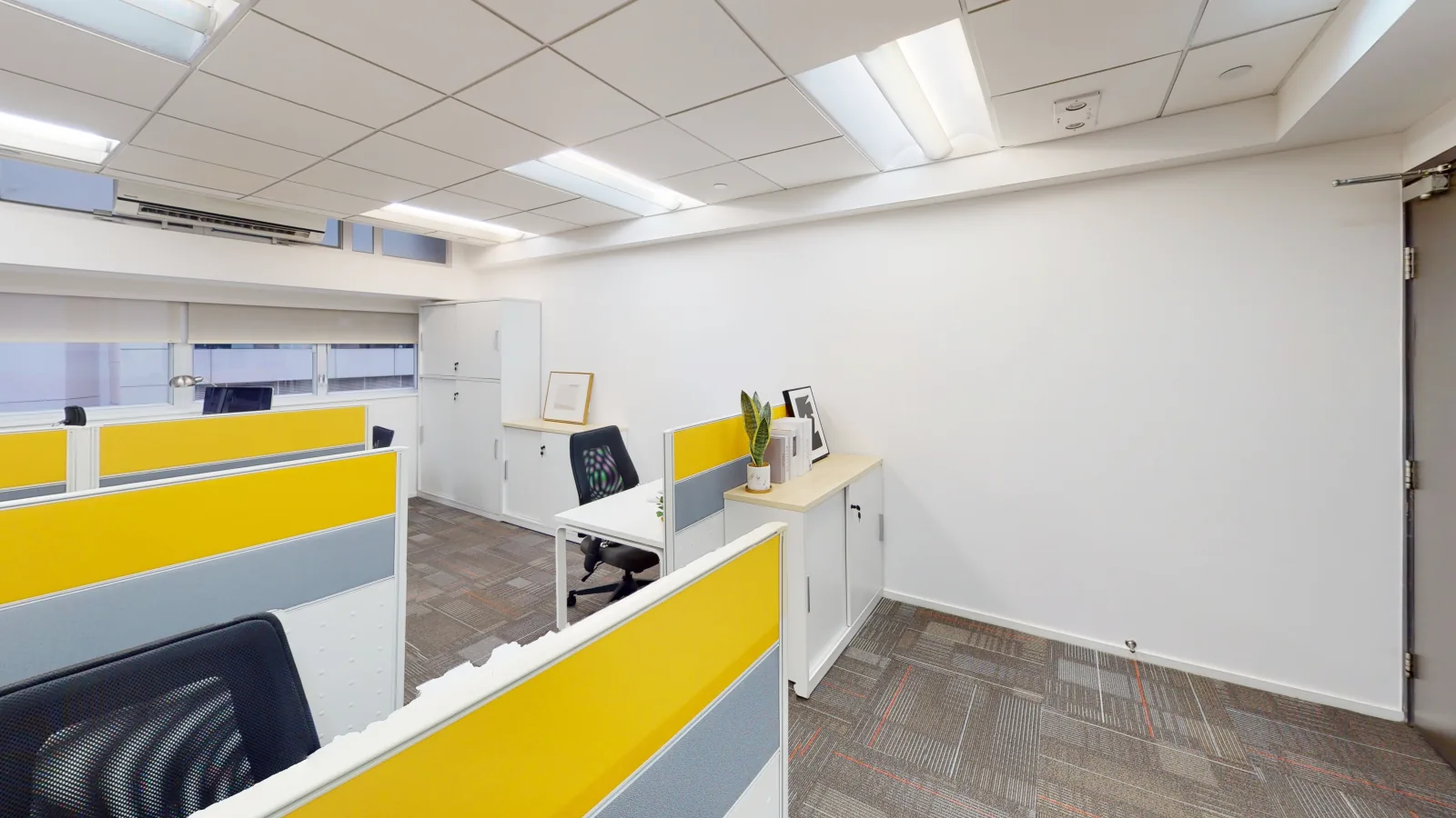 Office for lease on Wing Lok Street, Sheung Wan - fitted serviced suite interior