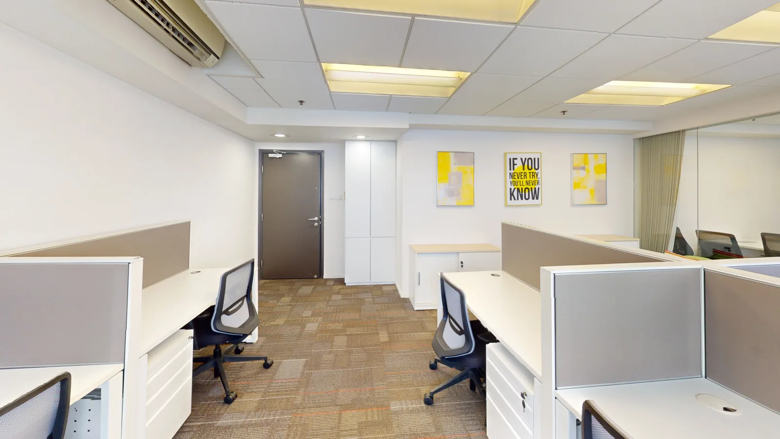 Office for lease on Wing Lok Street, Sheung Wan - fitted open-plan suite