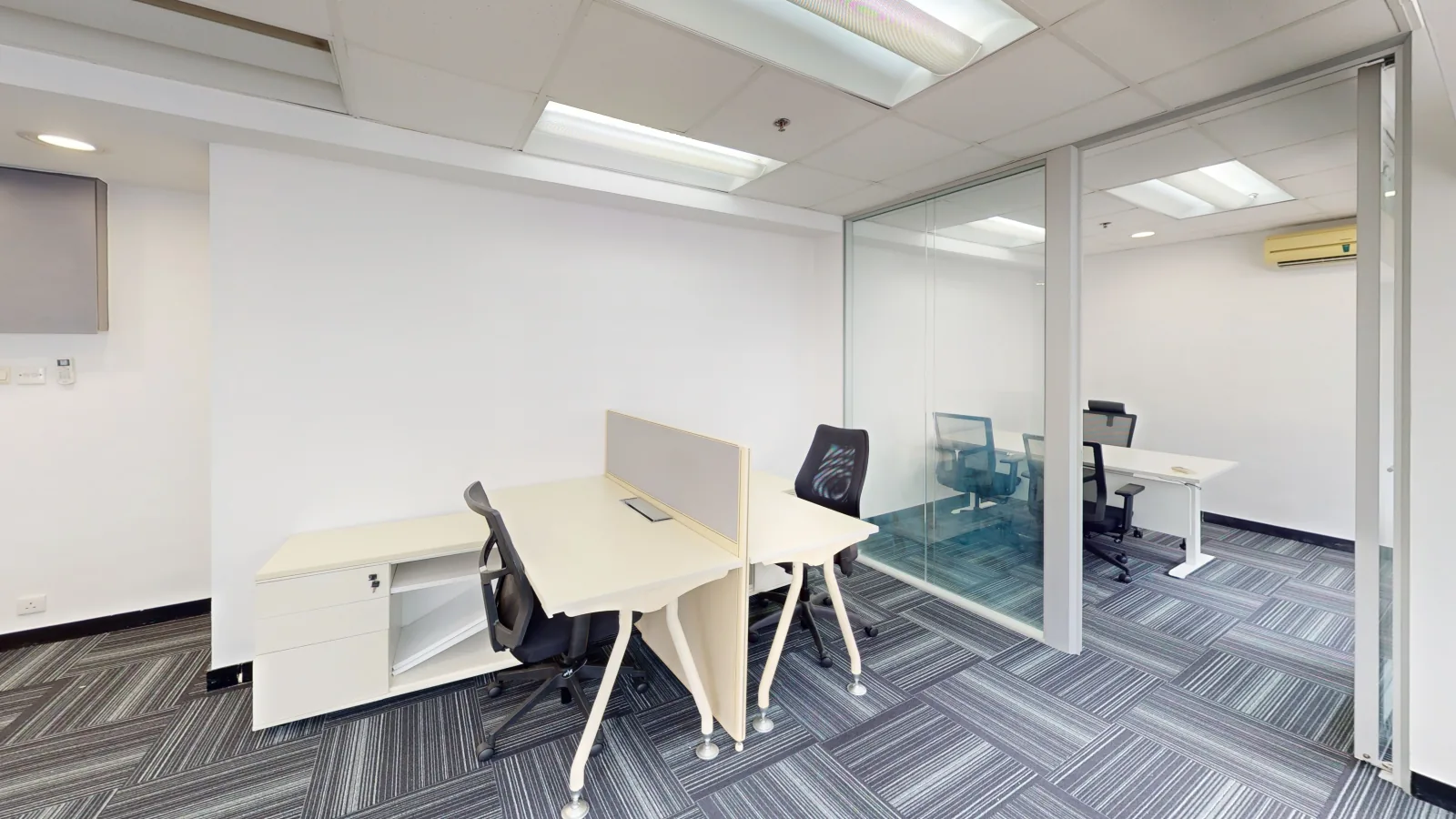 Office for lease on Wing Lok Street, Sheung Wan - desk area toward windows