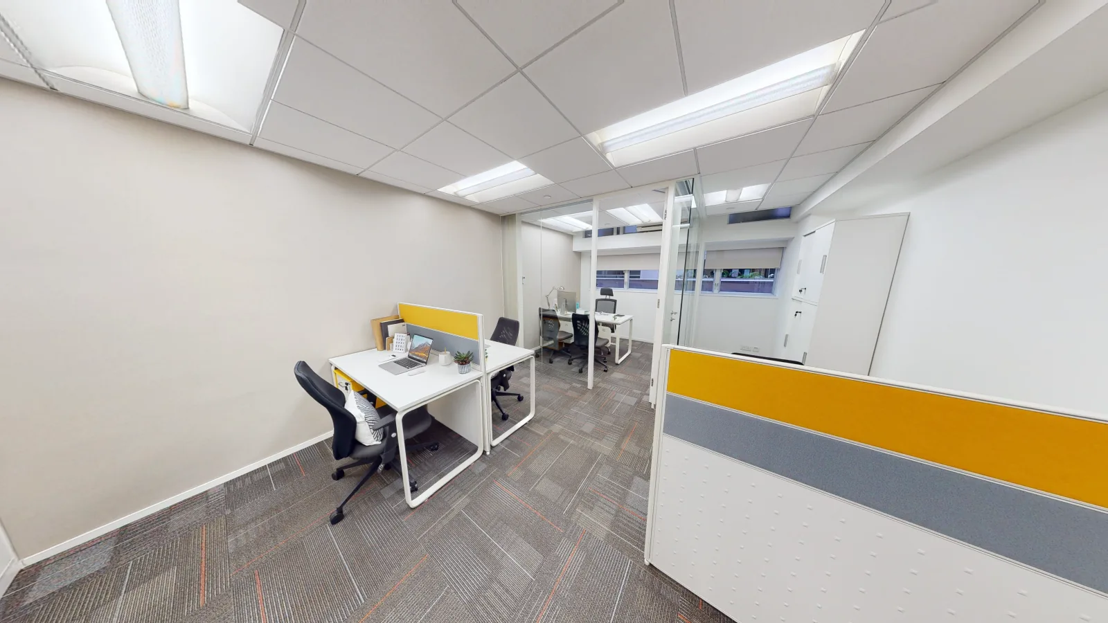 Office for lease on Wing Lok Street, Sheung Wan - fitted open-plan suite