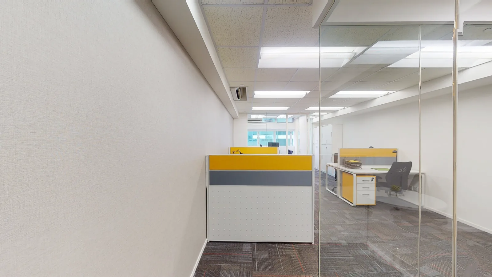 Office for lease on Wing Lok Street, Sheung Wan - fitted open-plan suite
