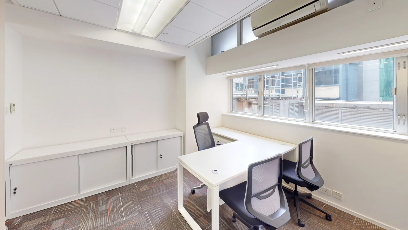 Office for lease on Wing Lok Street, Sheung Wan - workstations with storage