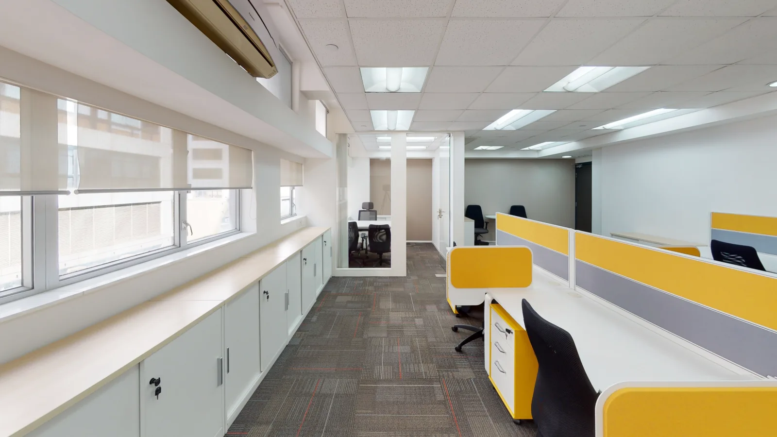Office for lease on Wing Lok Street, Sheung Wan - workstations with storage
