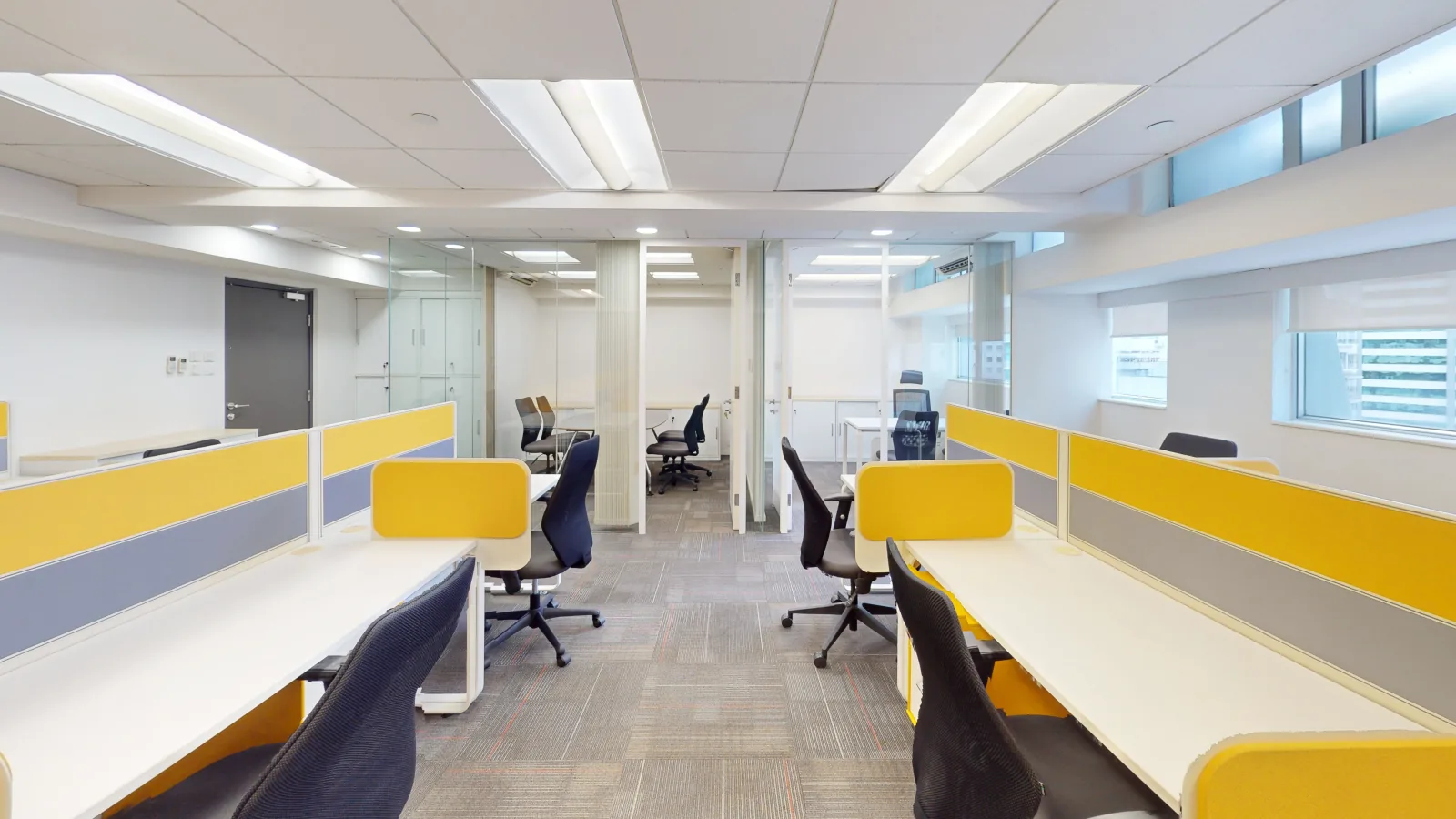 Office for lease on Wing Lok Street, Sheung Wan - fitted open-plan suite