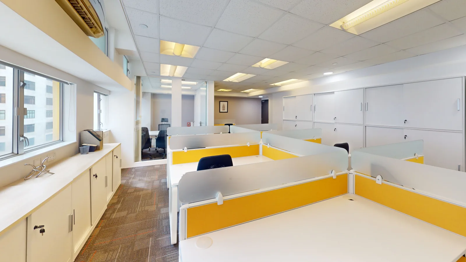 Office for lease on Wing Lok Street, Sheung Wan - workstations with storage
