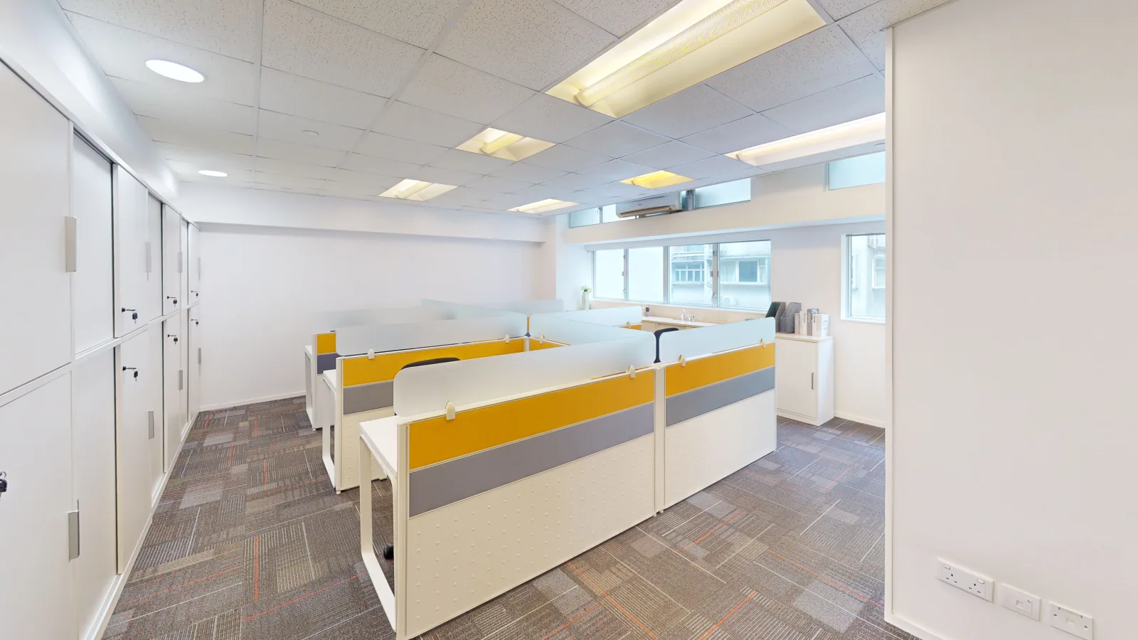 Office for lease on Wing Lok Street, Sheung Wan - fitted open-plan suite