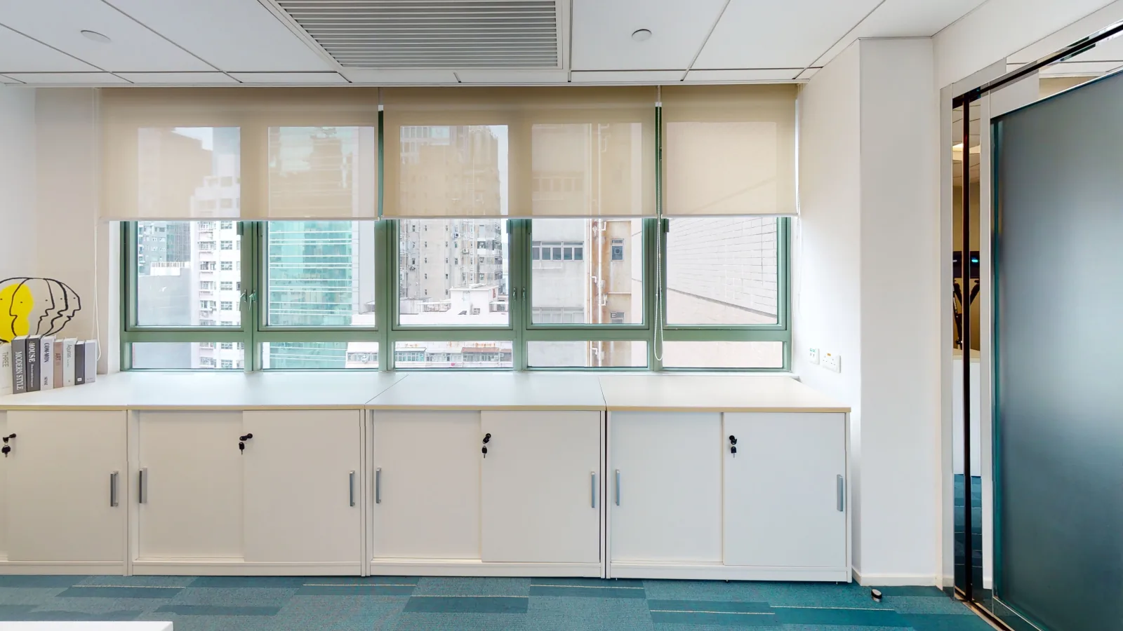 Office for lease on Hennessy Road, Wan Chai - meeting corner and cabinets