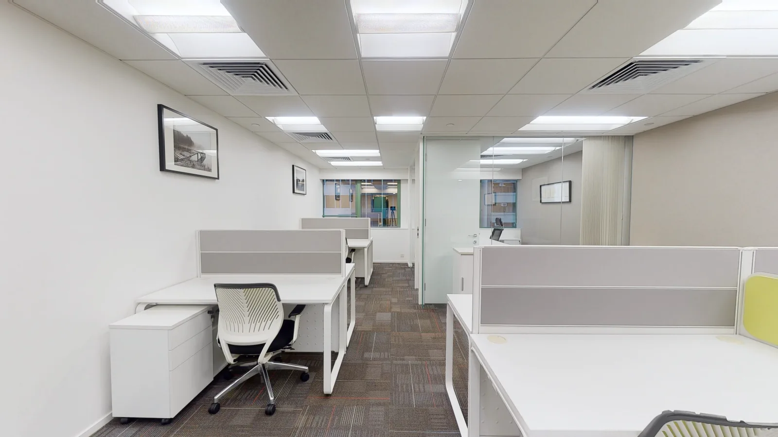 Office for lease on Hennessy Road, Wan Chai - fitted open-plan suite