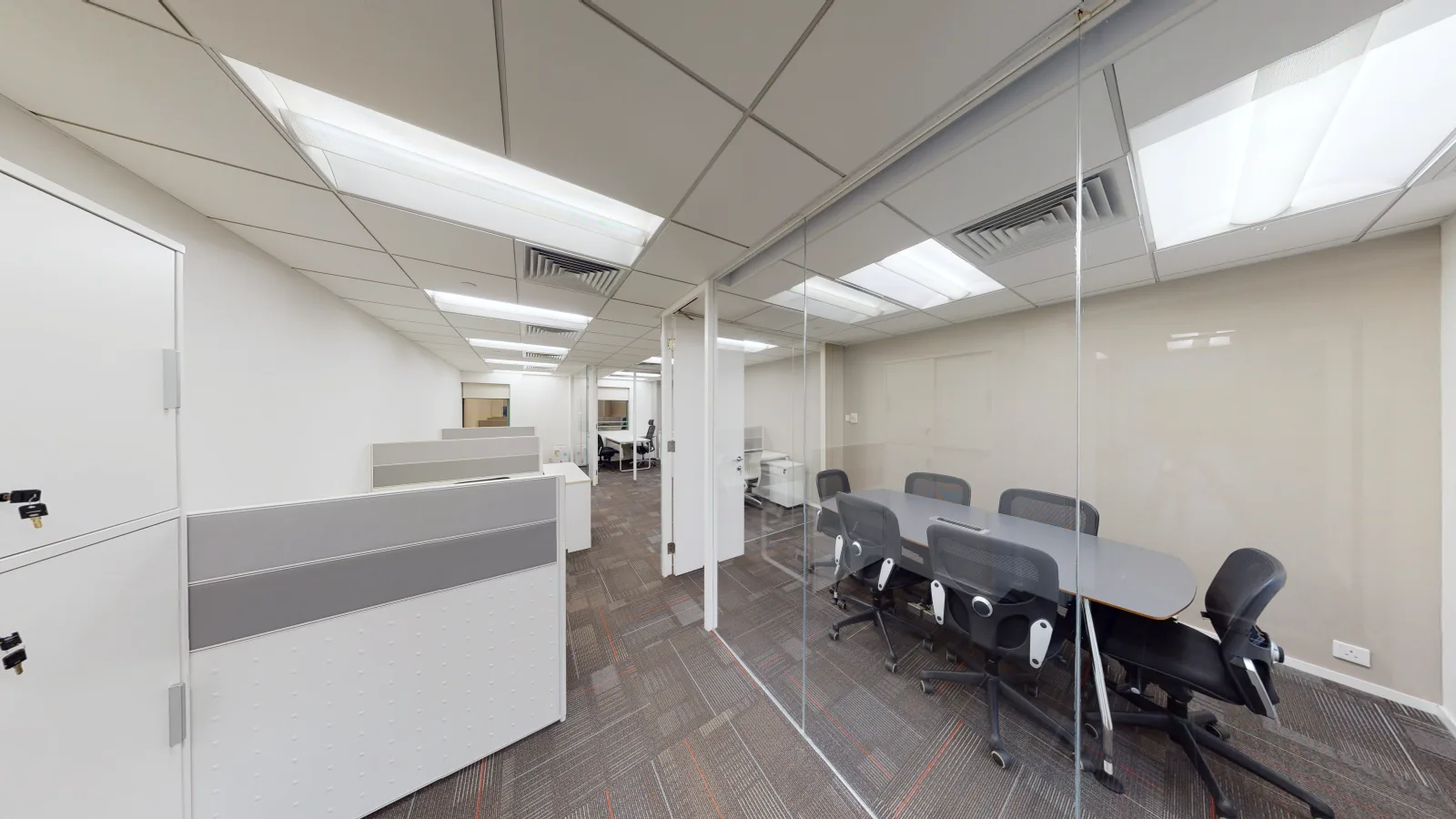 Office for lease on Hennessy Road, Wan Chai - workstations with storage