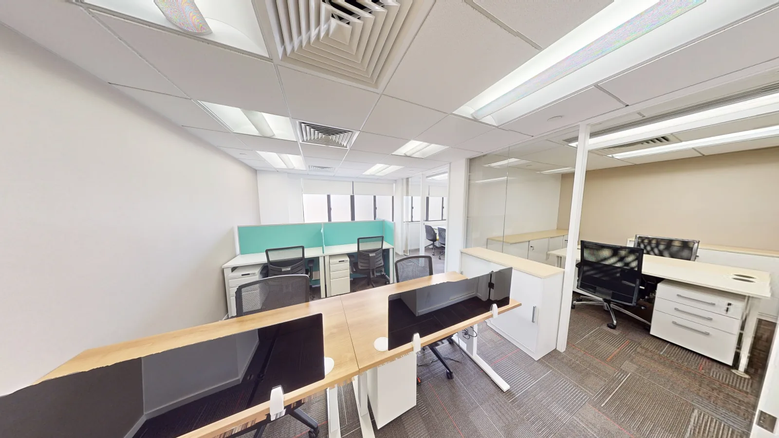 Office for lease on Nathan Road, Prince Edward - fitted open-plan suite