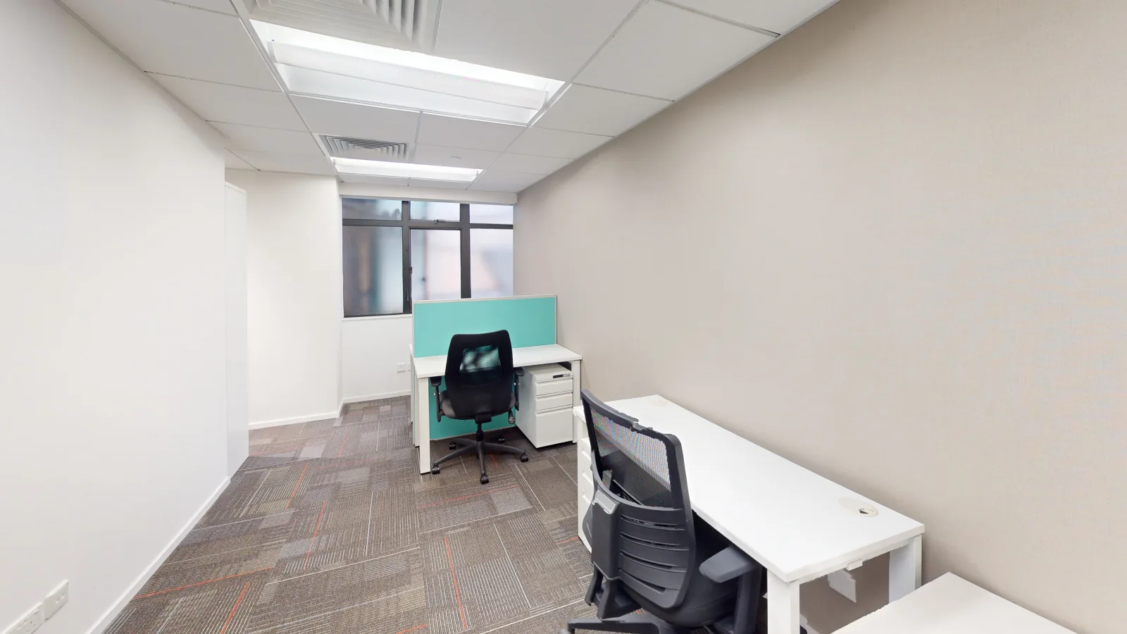Office for lease on Nathan Road, Prince Edward - workstations with storage