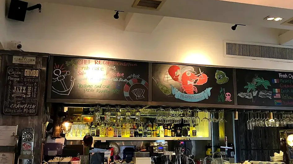 Restaurant bar and service counter at H8, Tsim Sha Tsui
