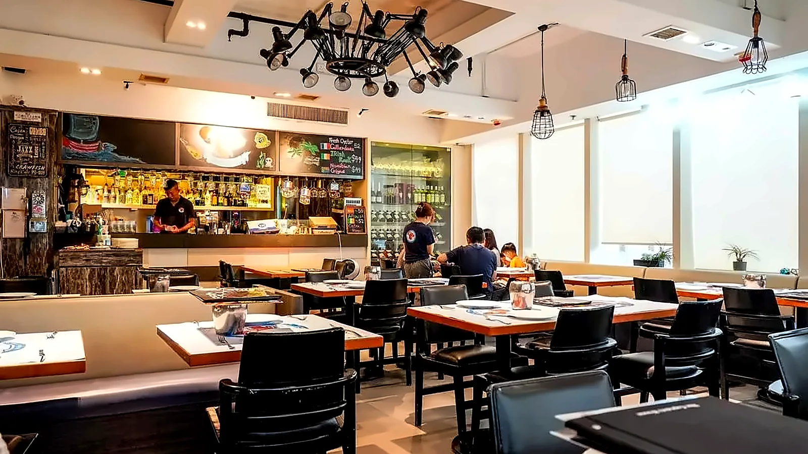 Restaurant dining room at H8, Tsim Sha Tsui