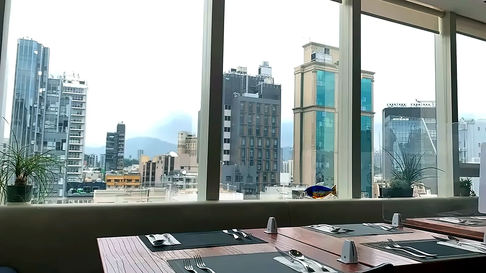Window dining table with city view at H8, Tsim Sha Tsui
