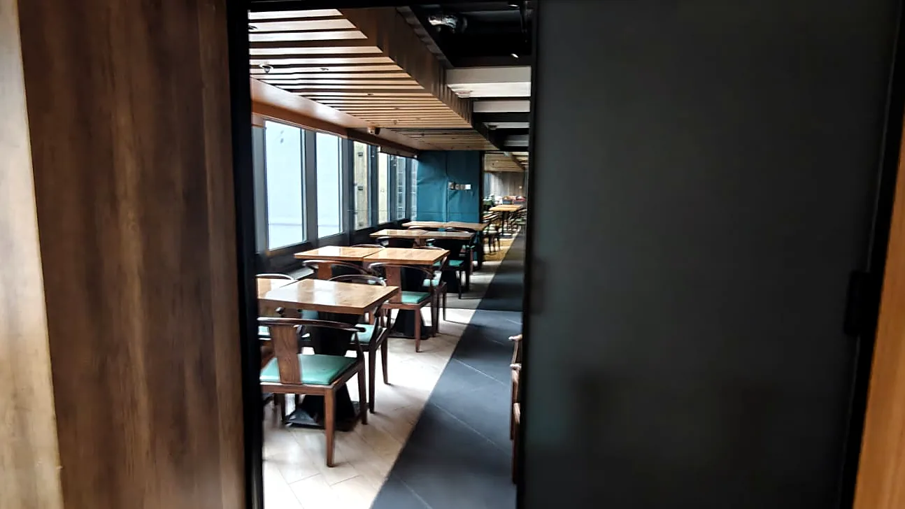 Restaurant at Wellington Place, Central - dining room viewed through doorway