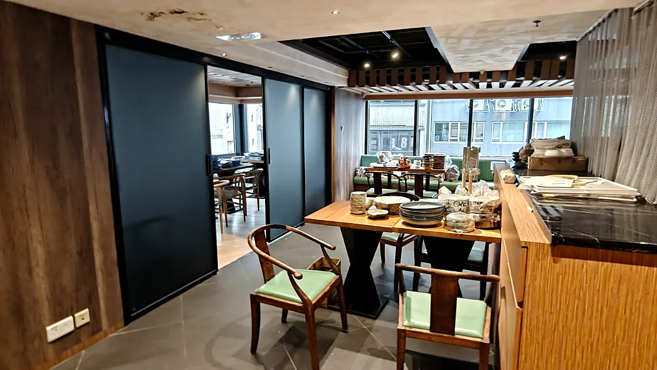 Restaurant at Wellington Place, Central - dining area with service counter