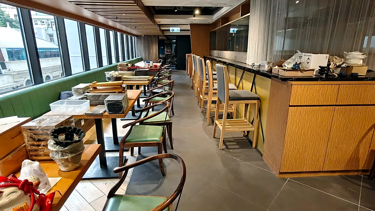 Restaurant at Wellington Place, Central - banquette dining and bar counter
