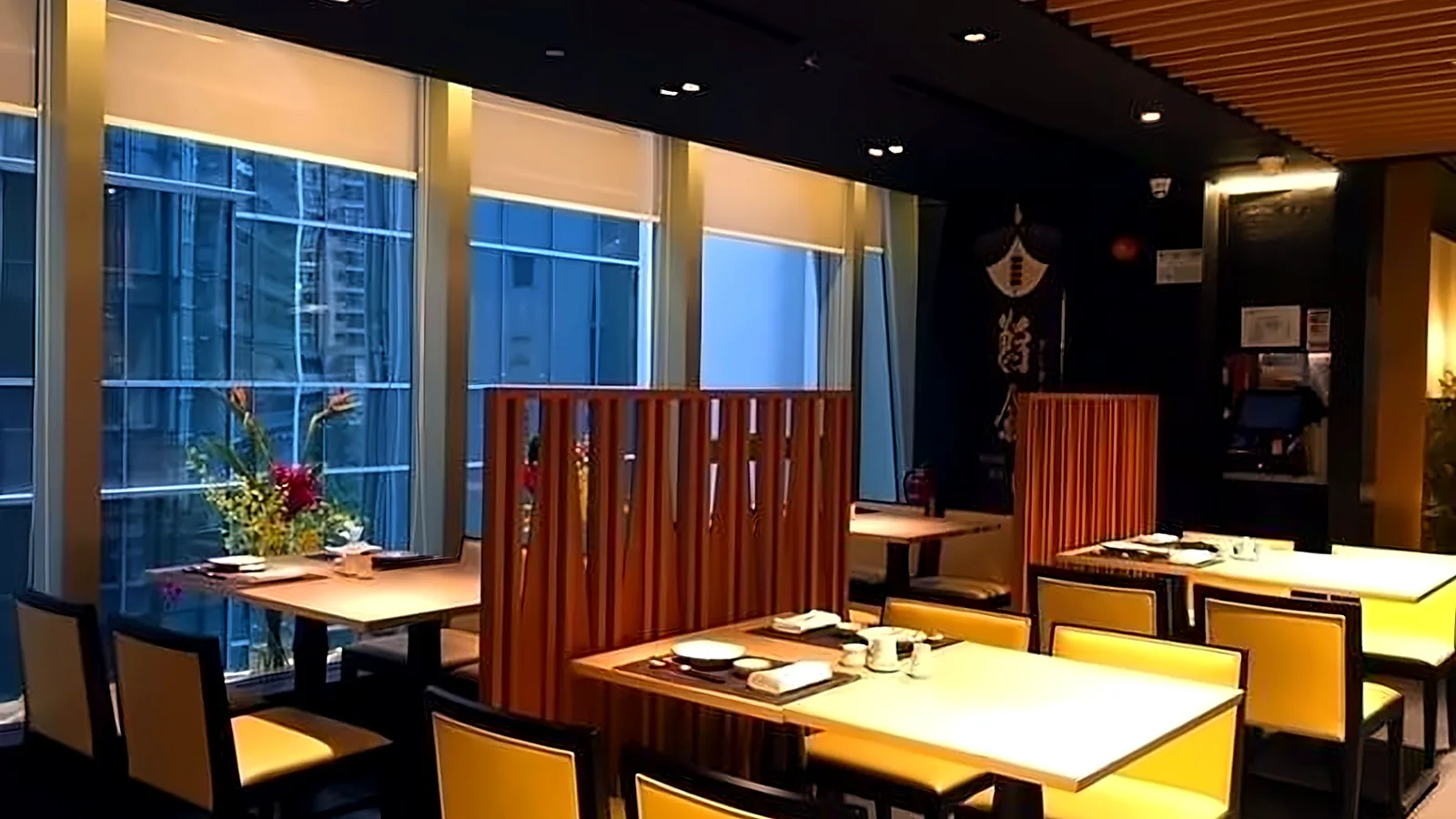 Restaurant at Cubus, Causeway Bay - dining with outdoor terrace