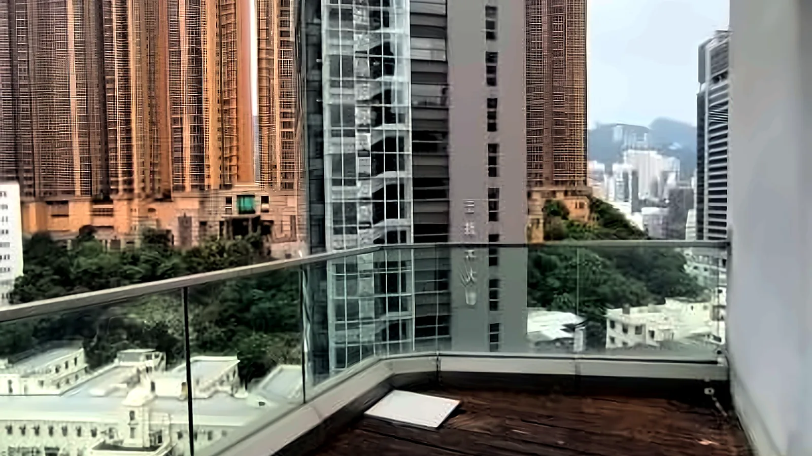 Restaurant at Cubus, Causeway Bay - terrace seating view