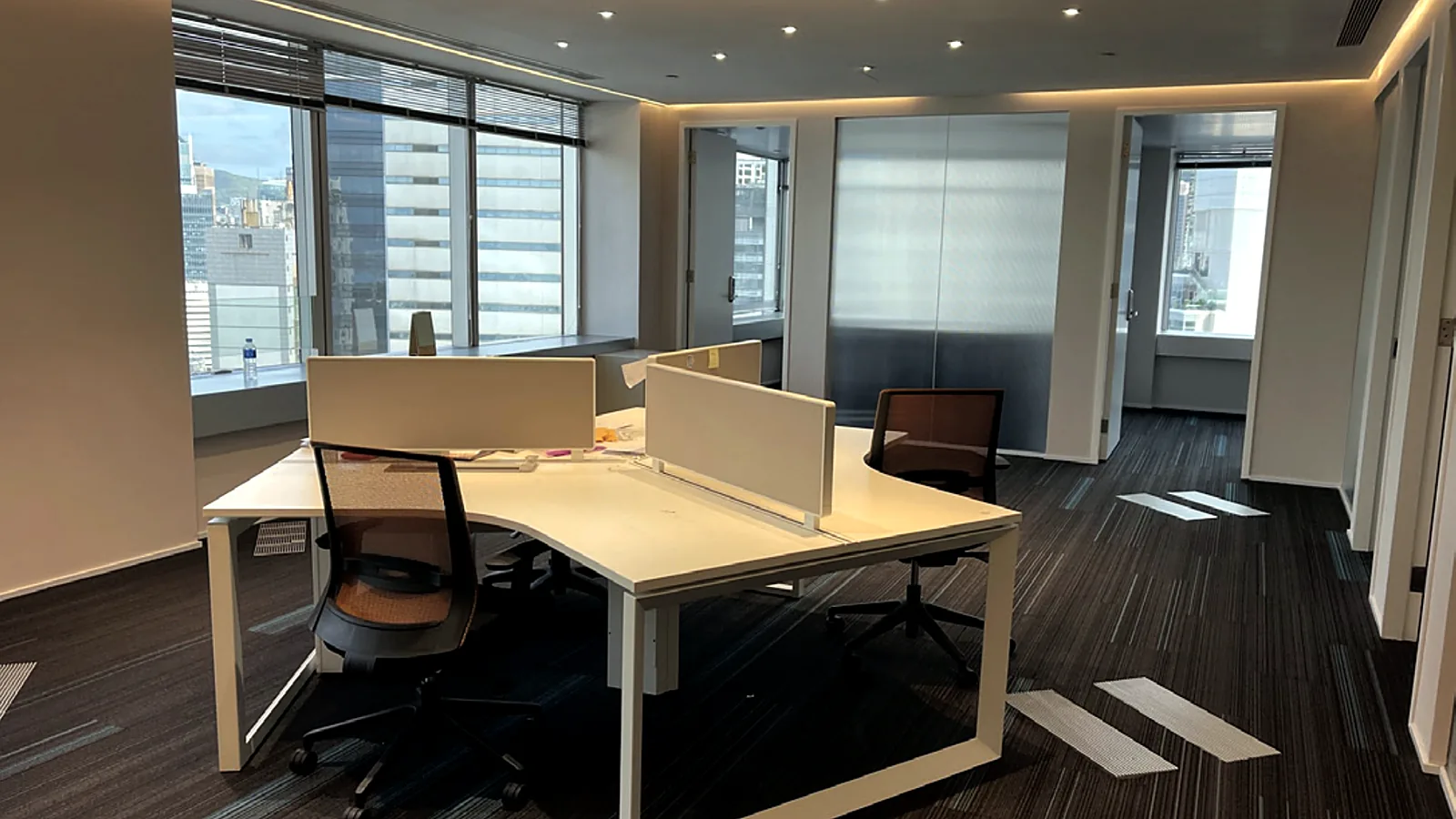 Fitted office workstation cluster at The Center, Central