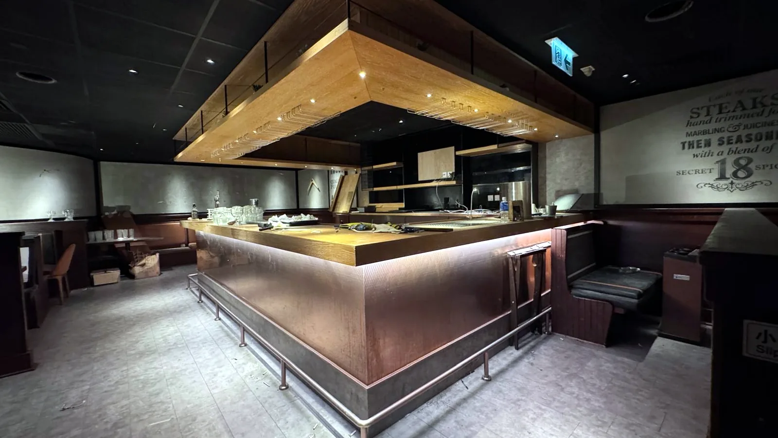 Restaurant for lease at D-Park, Tsuen Wan - bar and dining