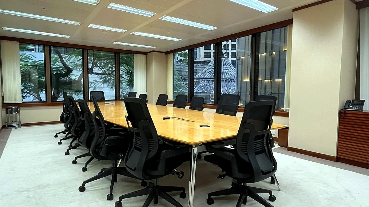 Office at St. George's Building, Central – conference room with city view