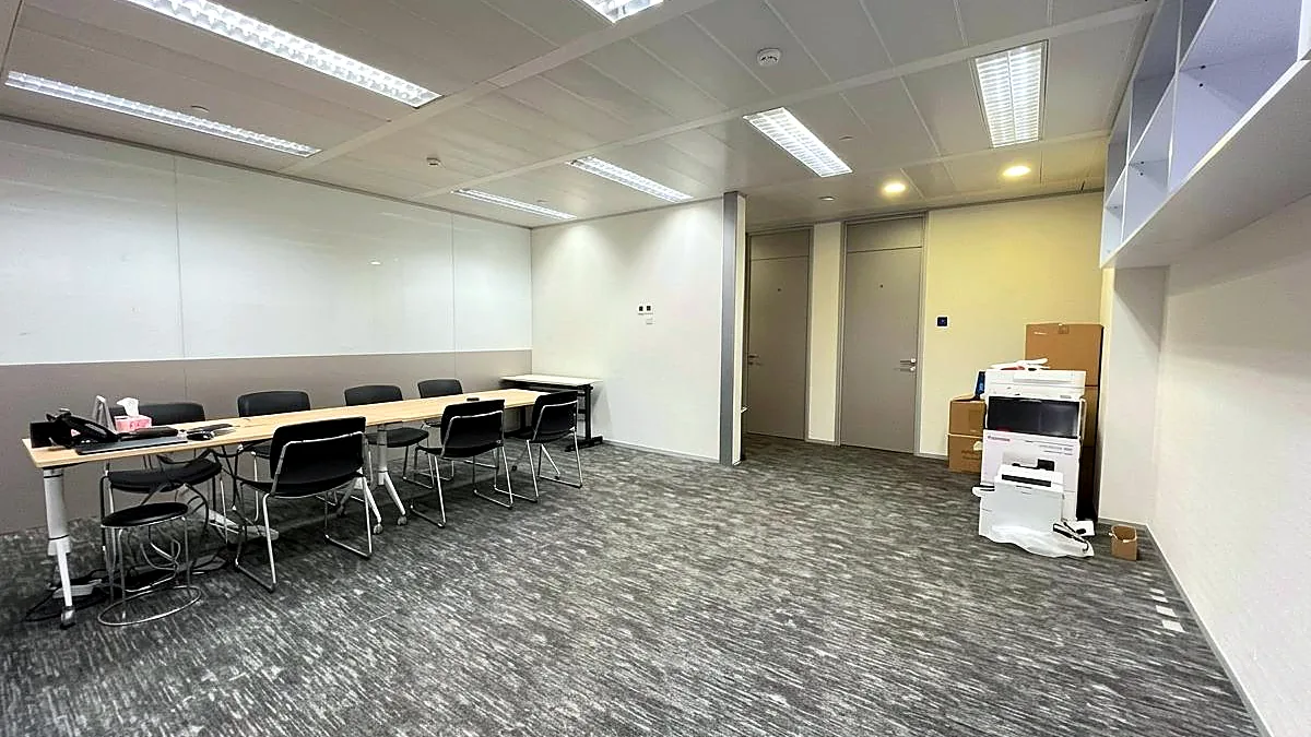 Office at St. George's Building, Central – open meeting area