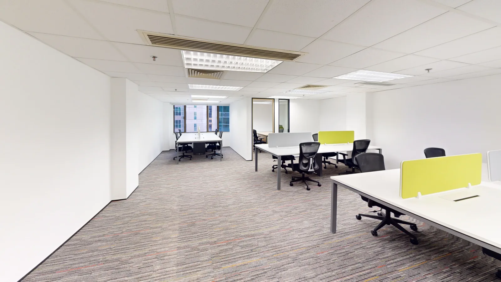 Office at Leighton Centre, Causeway Bay – deep open-plan with lime screens