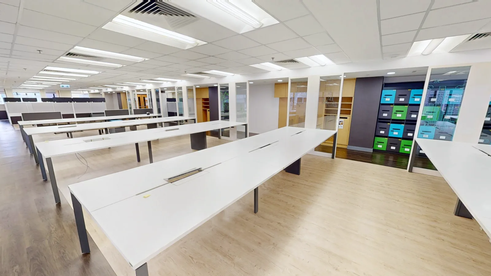 Office at Leighton Centre, Causeway Bay – office workspace view