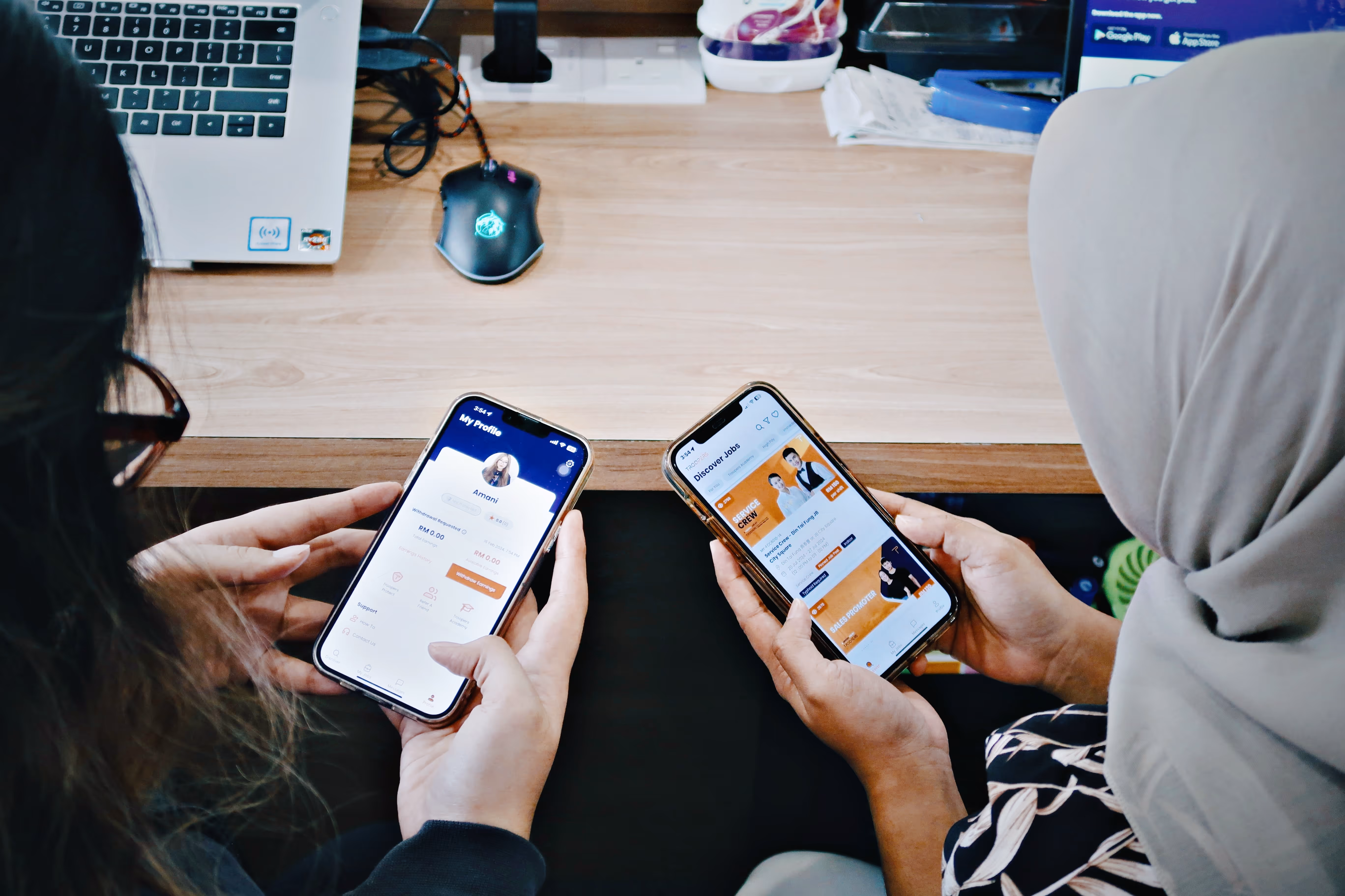 Two TROOPERS users using the TROOPERS app