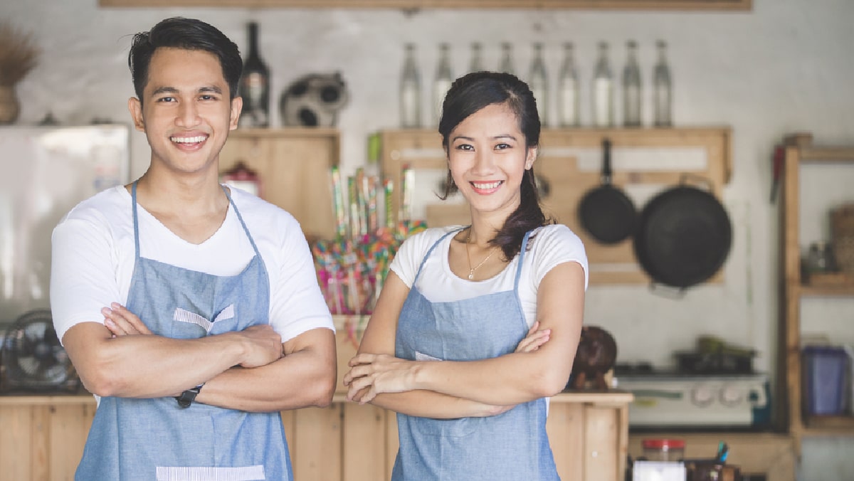 What are the roles and responsibilities of F&B staff?